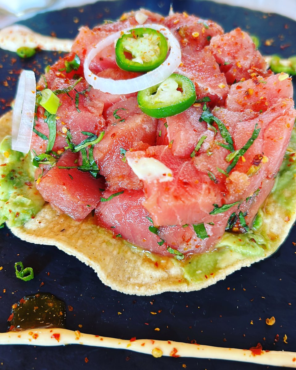 globoballoon's tweet photo. Acordándome de #MiReyno hermoso y maestro @Pavelcal #Yummy#tostada #atún #comida #pecera diría #Bobob @ponchobamboo https://t.co/Tt5nq1L4Xq