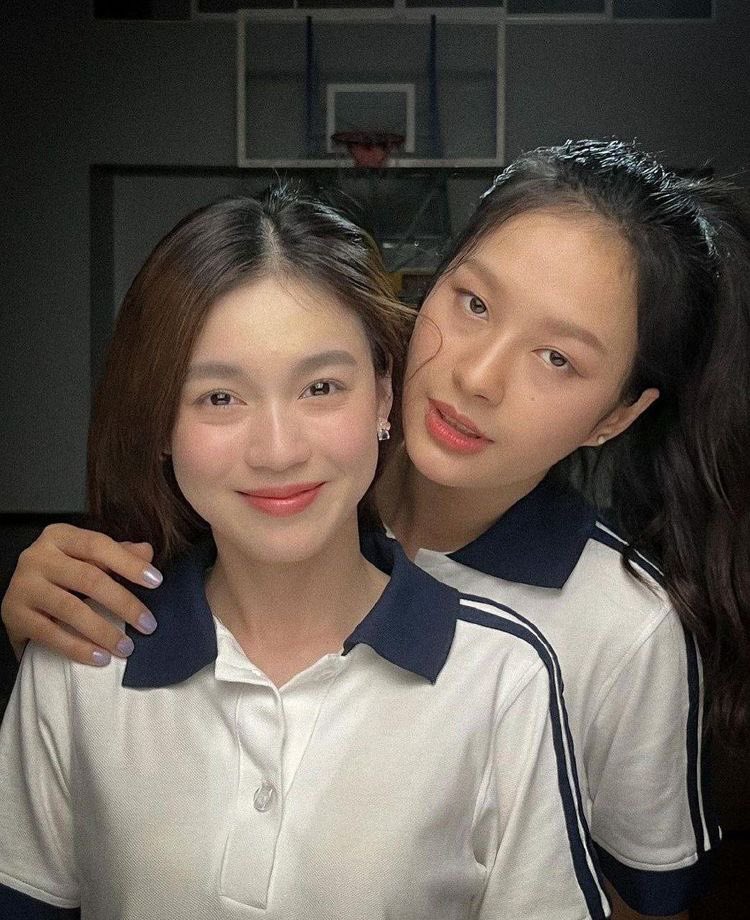 bynonaus's tweet photo. ONGSASUN AU! ✧ 

donde ongsa y sun se odian pero sus amigos north y night las obligan a convivir juntas los fines de semana para poder quedarse solos en el piso que sun y night comparten https://t.co/scqp6sH2b1