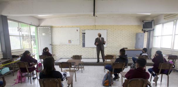 SarahiGT311005's tweet photo. @SEP_mx 
@Letamaya 
@lopezobrador_
#4TAbandonaEducación
La educación está completamente olvidada por el gobierno. La FNERRR continúa la denuncia hacia la SEP y hacia el gobierno de la 4T. La educación se encuentra en crisis, la pandemia demostró deficiente sistema educativo. https://t.co/Y6Ygaoq69T