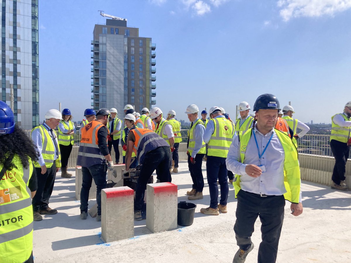 Went to the topping out ceremony of phase 3 of ⁦@WoodberryDown_⁩ @hackneycouncil⁩ ⁦@WDCOResidents⁩ ⁦⁦@NHGhousing⁩. Fantastic to see more much-needed new homes going up (and great views).⁦@SarahWoodberryD⁩ ⁦@CarolineSelman⁩