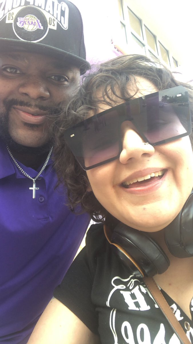 BSteelMyHeart's tweet image. Peek-a-boo 💋♥️ #FirstDateVibes