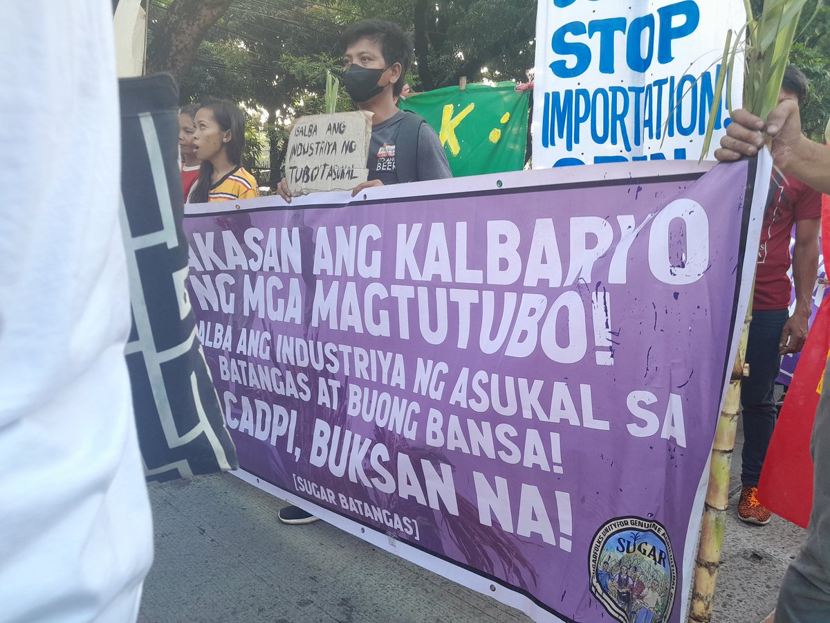 CEGPhilippines's tweet photo. Ito ay bahagi ng kanilang pagkilos para sa anibersaryo ng Comprehensive Agrarian Reform Program (CARP) ni dating pangulong Corazon Aquino kasabay ng panawagan na itigil ang atake ng estado sa hanay ng magsasaka.

#StandWithFarmers
#TunayNaRepormaSaLupaIpaglaban https://t.co/ILuWsgWnDl