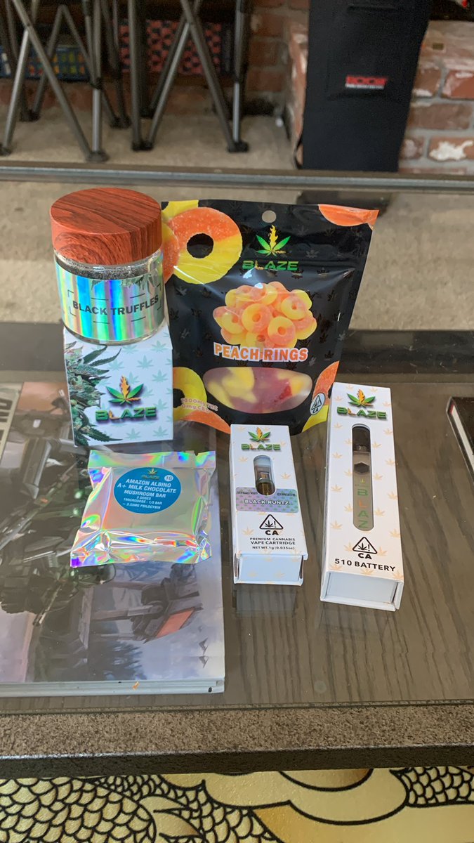 LongLivTheGreat's tweet photo. Weedpunks pack just came in. If you don’t have yourself a Weedpunks, your sleeping. Wake up and get yourself one. I’m going to enjoy this 🔥🔥 @theweedpunks @GhosttrapperUSA @CannabisLover6 @rrambo_eth @quinogrigio @BoredApeShow @AndyTheNguyen @BoredApeYC @elonmusk https://t.co/8cIDBhYCWT