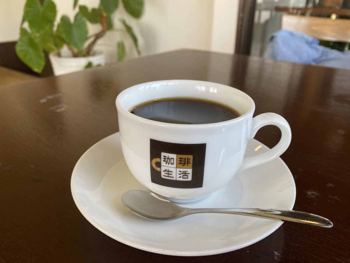 Traditional_Apt's tweet photo. 高松空港近くの香川町にあります「CAFE 珈琲生活」さん☕️

1日中モーニングメニューがあります✨

店内は喫煙席と禁煙席に分かれているのでゆっくりと自分の時間が過ごせそう😀

メニューと実際のタマゴサンドのギャップにびっくり❗️

https://t.co/lAFOgu98N1 https://t.co/QoY4hkINCc