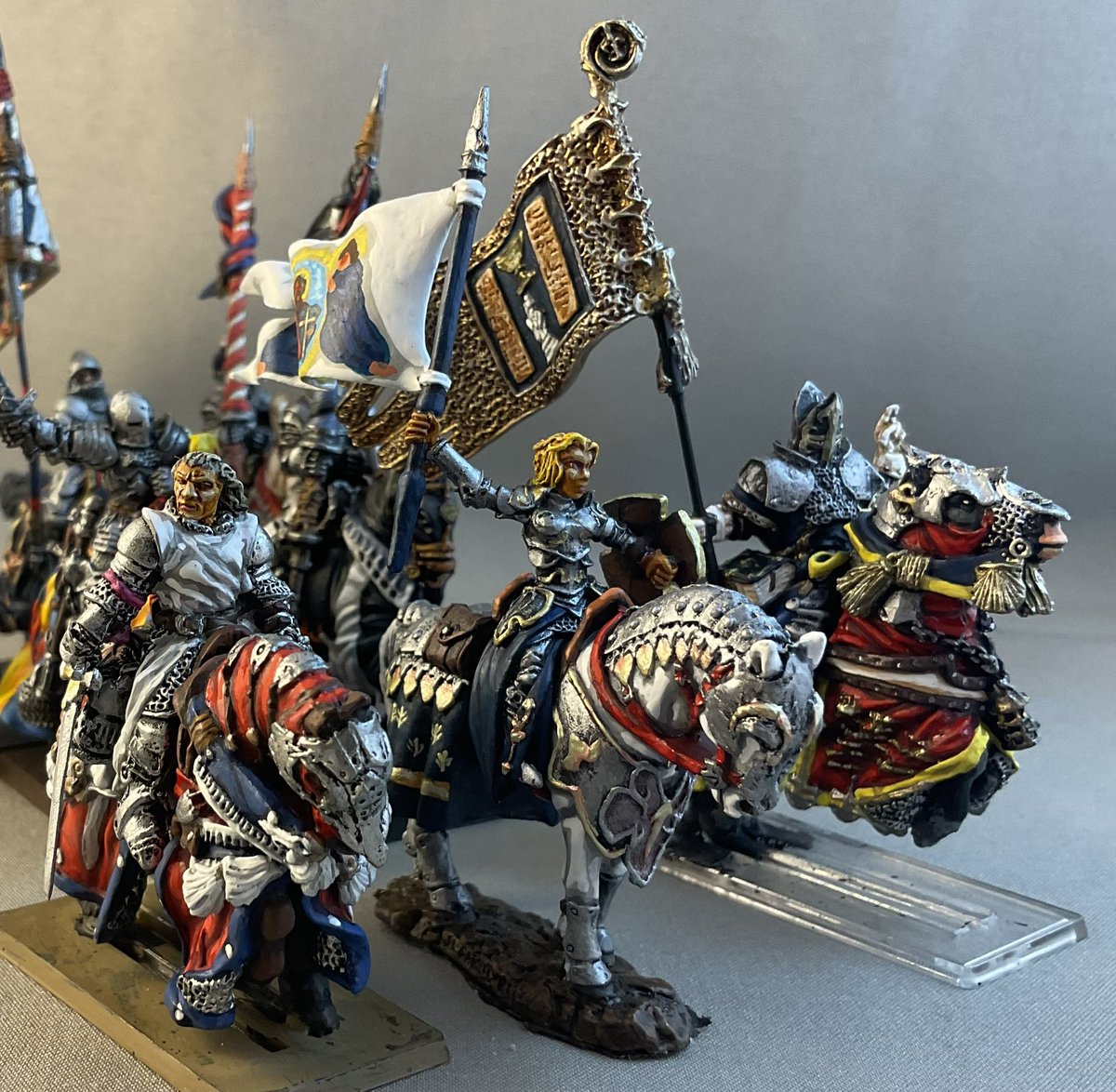 Oldwargamer's tweet photo. #GamezoneMiniatures knights completed so far. Still one to go to complete the diorama figures. I am trying to do a procession led by Joan of Arc and accompanied by her champion, priest etc.
#wargaming #medieval #HYW #HundredYearsWar #28mm https://t.co/uVk8OiMrQB