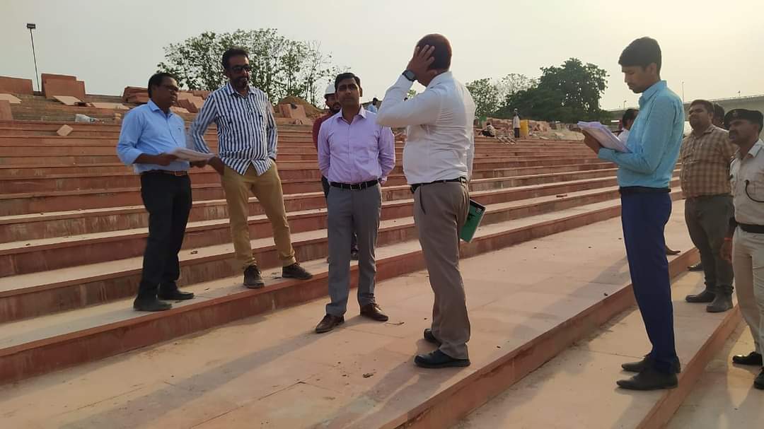 UDHDBIHAR's tweet image. भागलपुर के नगर आयुक्त-सह-प्रबंध निदेशक, स्मार्ट सिटी श्री @yogeshsagar9 द्वारा स्मार्ट सिटी परियोजना के तहत #RiverFrontDevelopment के कार्यों का निरीक्षण किया गया।
#BiharUrbanDevelopmentAndHousingDept
#UDHDBIHAR #SmartCity
#BhagalpurSmartCity
#BhagalpurNagarNigam