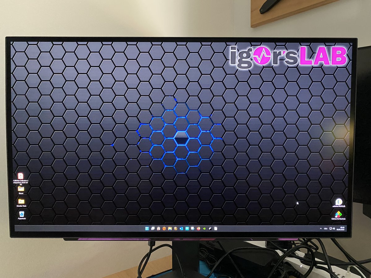 Igor Wallossek on X: Finally - an OLED monitor in 16:9 format. LG sent us  the UltraGear 27GR95QE-B for testing. In addition to the well-known  Ultrawide OLED options, you can now also