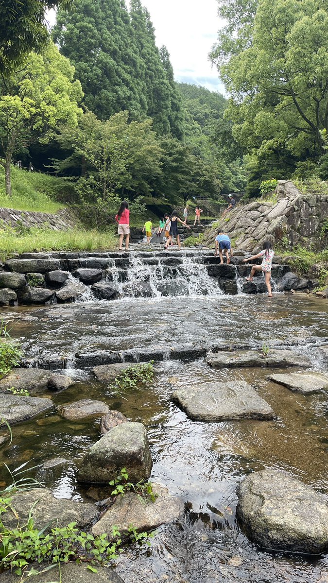 “Ask your teacher to take you outside” Going back to my outdoor and experiential education roots to take 70 4th and 5th graders on a #camping experience in the mountains of #japan, rain or shine! Many tired but happy faces today says it was a success! <a href="/FISSharks/">Fukuoka International School</a> <a href="/takemeoutside/">Take Me Outside</a>