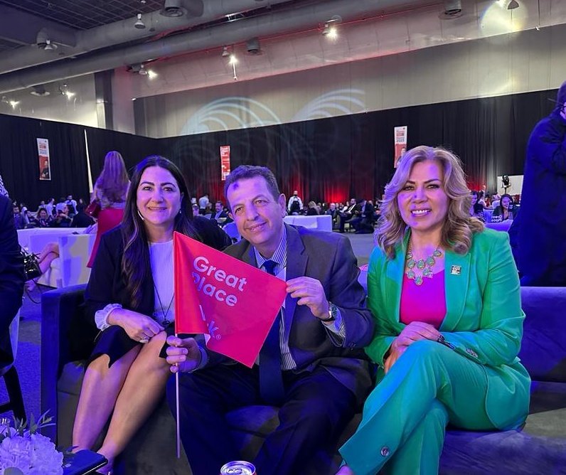 Durante los <a href="/GPTW_Mexico/">Great Place to Work® México</a> 2023; nuestro titular @Fadlalakabani se reunió con su CEO Michelle Ferrari y <a href="/BlancaEPerezV/">Blanca Estela Pérez</a> Presidenta de la Comisión de Diversidad  del <a href="/cceoficialmx/">Consejo Coordinador Empresarial CCE</a>.

Estamos impulsando más y mejores empleos para las mujeres en colaboración con el sector empresarial.