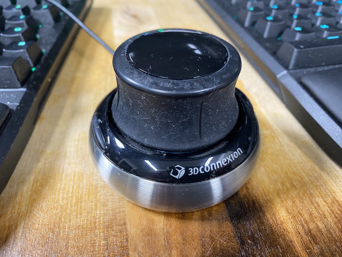 I found my old Connexion 3D Space Navigator 😃 These things are amazing for editing programs & Fusion 360 👏 Unfortunately the rubber on mine is breaking down from age & is now super sticky 😞 Anyone know a good hack to get rid of the sticky? 🤔