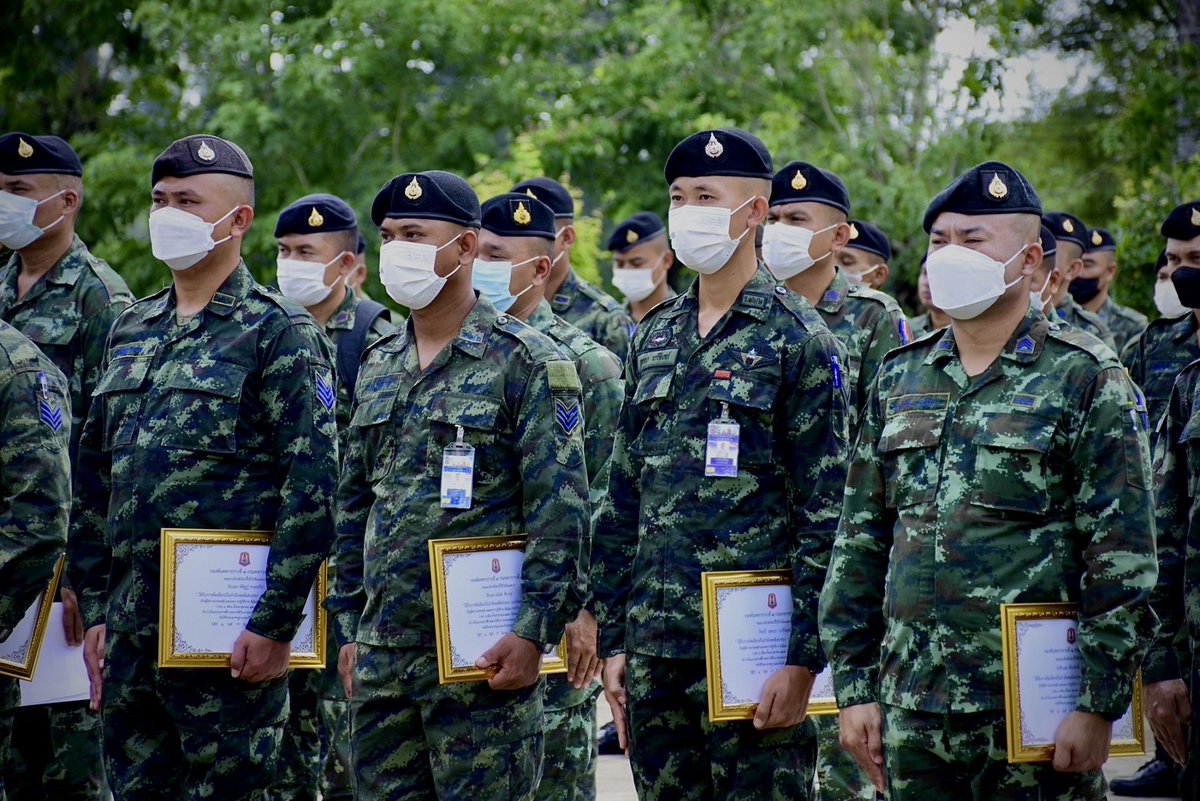 162Infantry's tweet photo. กองพันทหารราบที่ 2 กรมทหารราบที่ 16 โดย พ.ท.ภาณุวัฒน์ เหล็กยัง ผบ.ร.16 พัน.2 ได้มอบเกียรติบัตรให้กับกำลังพลผู้ที่มีความประพฤติและผลการปฏิบัติงานดีเยี่ยม ในปีงบประมาณ 2566 (ครึ่งปีแรก)

#กองพันทหารราบที่2กรมทหารราบที่16
#กองพลทหารราบที่6
#กองทัพภาคที่2
#กองทัพบก https://t.co/yHrRDs2rZJ
