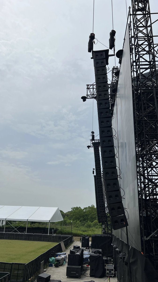 zsoundnigeria's tweet photo. Dual-purpose World class professional stage, light and sound. Imagine what this sound is like!
What's your choice for line array system?
#zsoundnigeria #zsoundwestafrica #zsoundproaudio 
#zsoundafrica #linearraysystem #zsoundevents #zsoundlinearray #zsoundtraining #eventplanner https://t.co/o93M9kpMTR