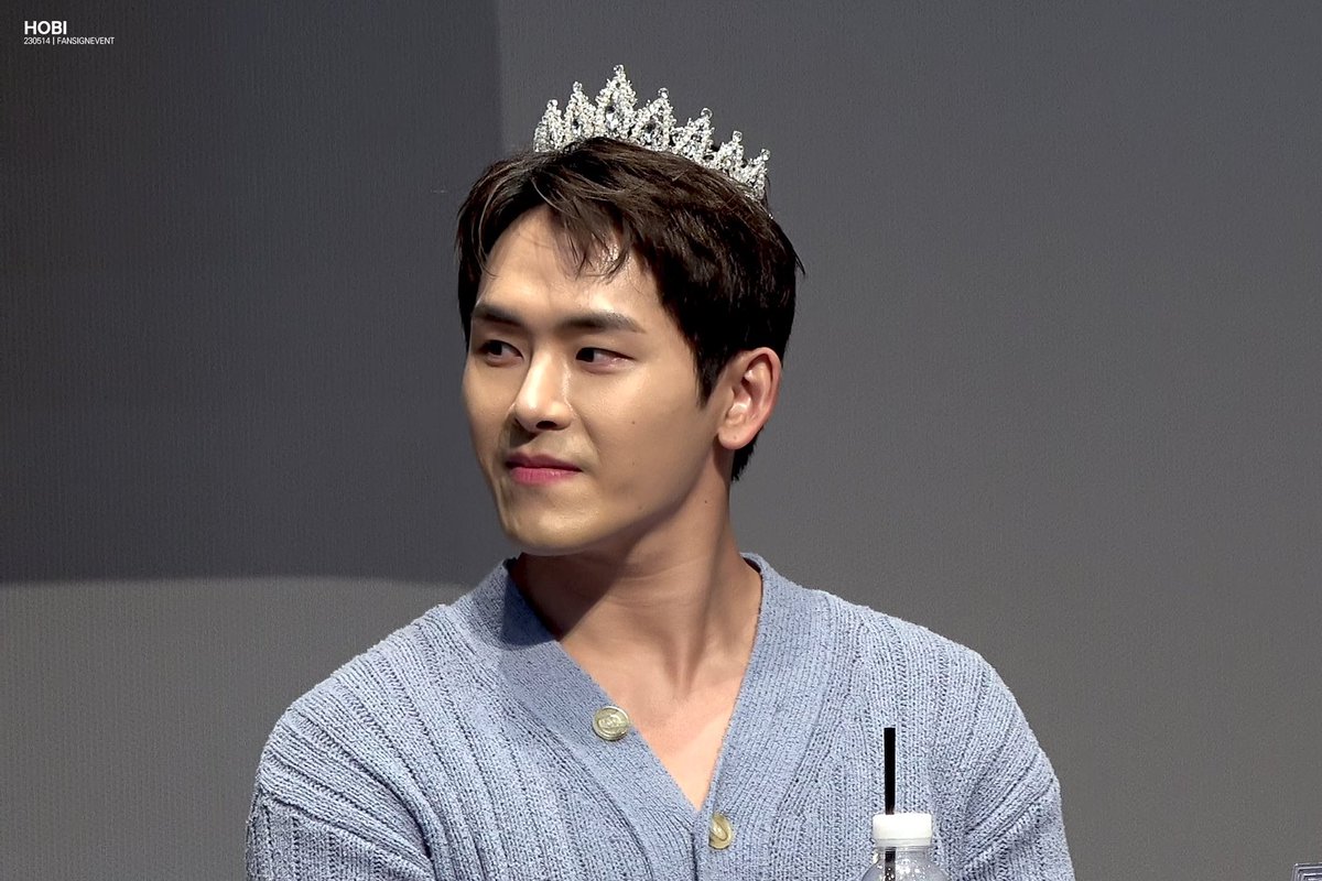 solaceifnt's tweet photo. not forgetting happy hoya day 💜

i’m so proud of your achievements and what you have accomplished so far. i hope that you’ll continue to prove the haters wrong, and that you truly deserve to be where you are right now. i’m happy that you’re happy.

#13YearsWithHOYA
#이호원 #호야 https://t.co/oZPwDO0qRz
