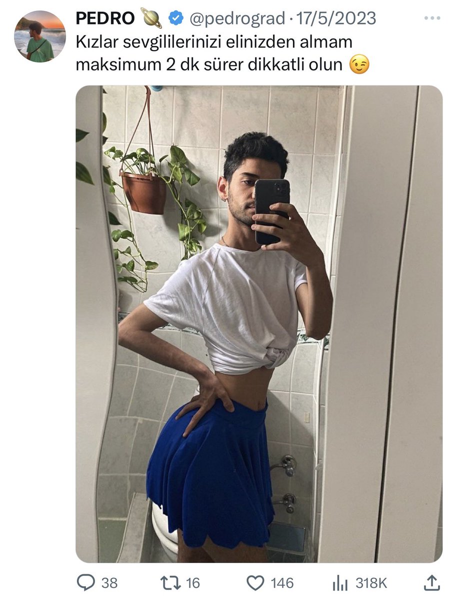 Türk halkına Pedro ve Sut un kim olduğunu göstereyim dedim. @nevsinmengu  nun canlı yayinda “OnlyFans” icin koruduğu insanlari bilmeniz icin. Takdir  aziz Türk milletinin!