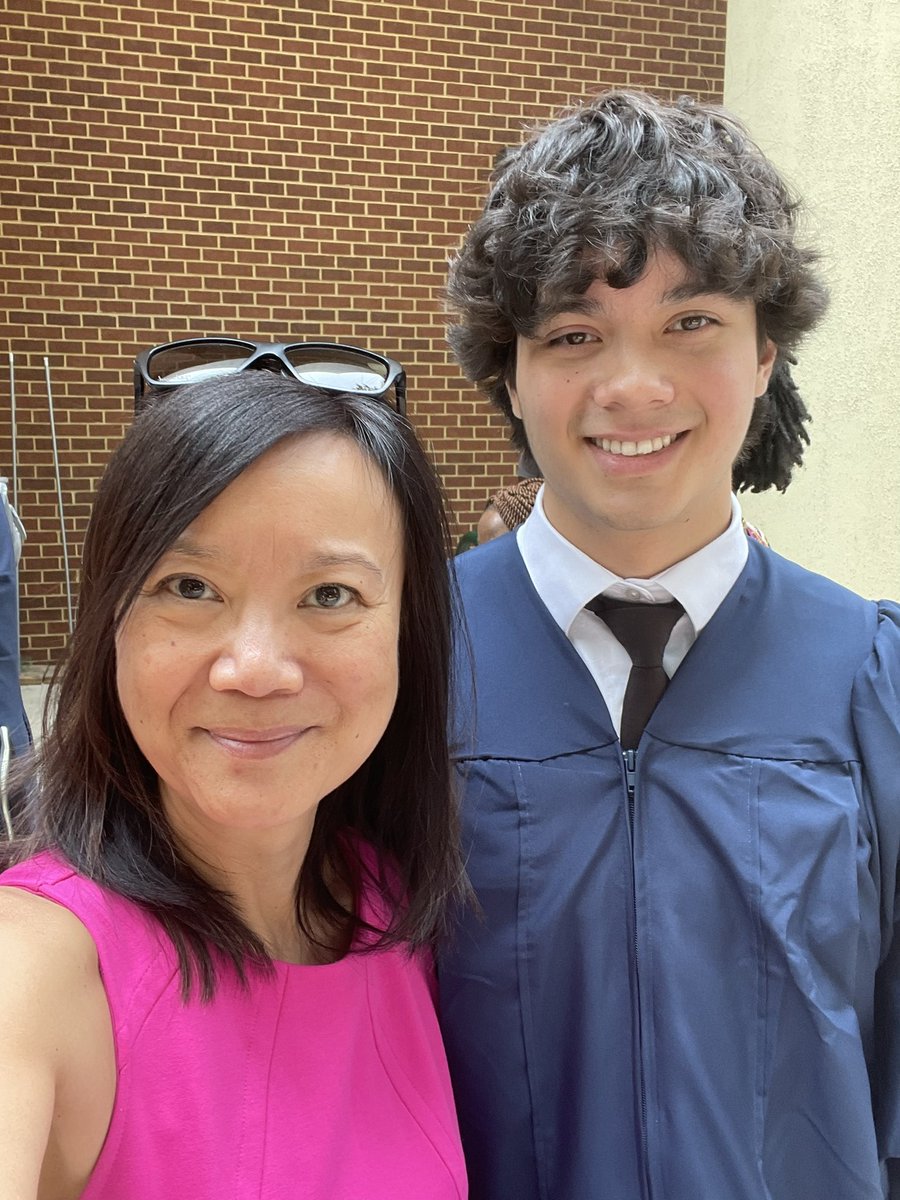 My graduate 🥰🎓🎊💙 #classof2023