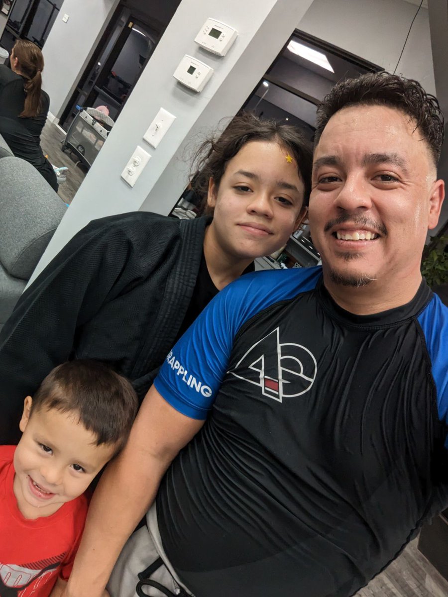ReneVogelJr's tweet image. It's such a great feeling training #BJJ  and seeing your kid on the opposite side of the mat doing what you're doing :)  
#StrongDadJune