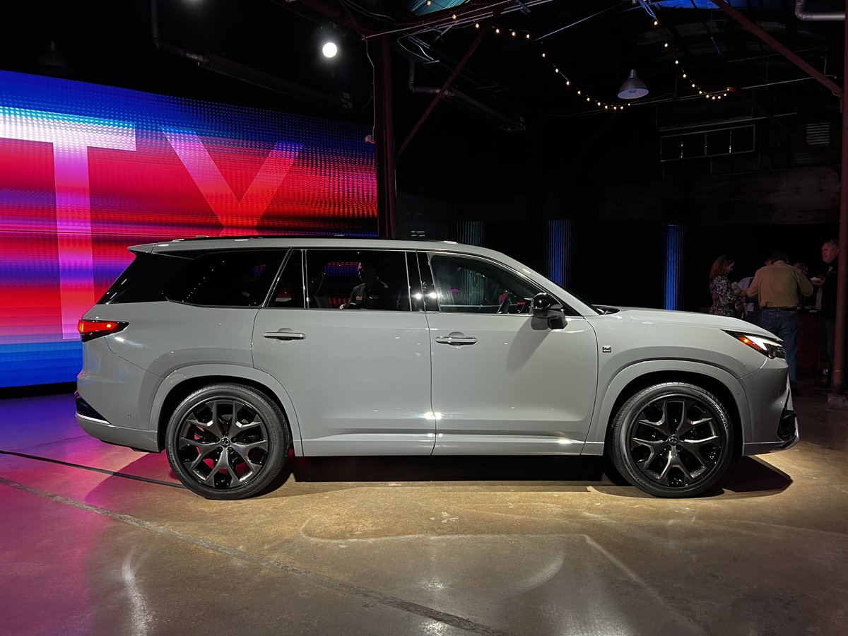 jillciminillo's tweet image. Are you Team GX or Team TX? #lexusgx #lexustx #cardujour