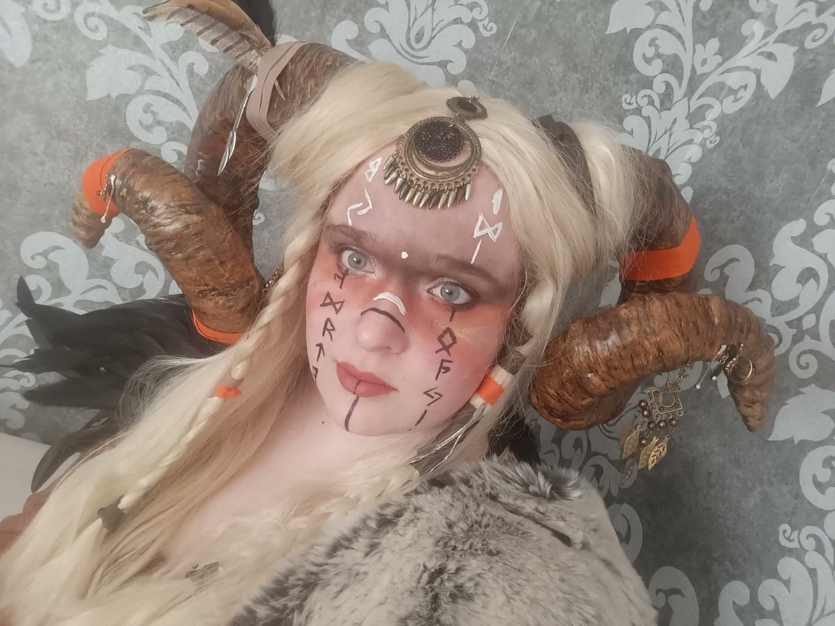 Gestern war Feiertag und mir war langweilig..
Die Hörner hab ich vor zwei Jahren gemacht, jetzt trage ich sie mal endlich... Nur noch Outfit fertig zusammen stellen und auf in den Wald
#Cosplay #faun