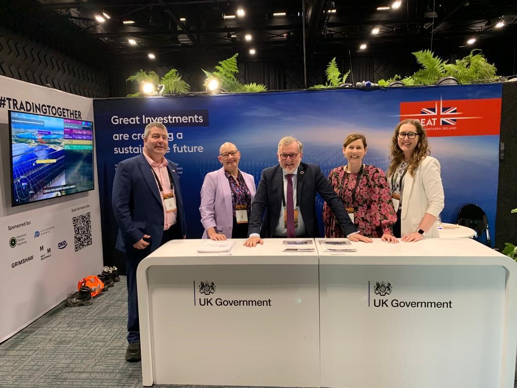 Wonderful to connect with <a href="/DavidMundellDCT/">David Mundell MP</a> at this week's #InfrastructureNZ #BN2023, and discuss the benefits of the NZ-UK FTA for the Waikato and the UK. Look forward to welcoming you to the Waikato next week! #TradingTogether <a href="/UKinNZ/">UK in New Zealand</a>
