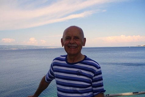 🎺 Vai zini, cik krāšņs ir aranžiju klāsts pūtēju orķestriem? Stāsta Madonas pūtēju orķestra diriģents, Dienvidvidzemes pūtēju orķestru virsdiriģents, 2023. gada <a href="/Dziesmu_svetki/">Dziesmu svētki</a> pūtēju orķestru lielkoncerta virsdiriģents Andrejs Cepītis.
▶️ ej.uz/Aranzijas-pute…
#svētkulāde2023