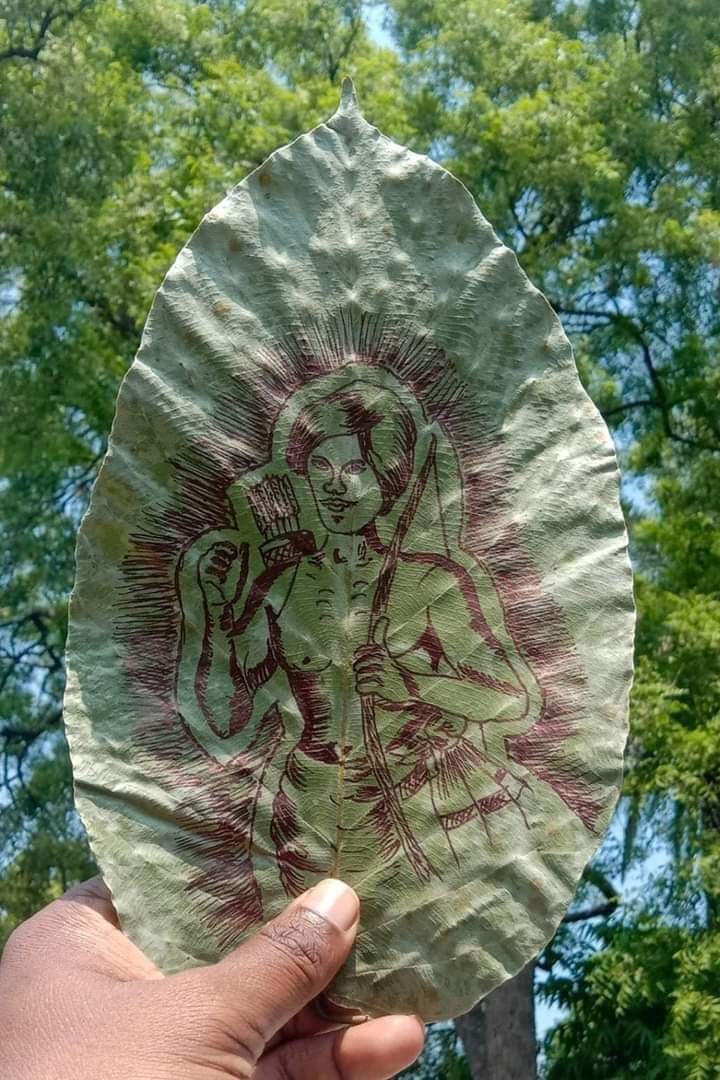 शक्ति और साहस के परिचायक, ब्रिटिश हुकूमत की नींव हिलाने वाले अमर शहीद, महान योद्धा देश की शान और झारखंड की आन जननायक धरती आबा ‘वीर बिरसा मुंडा’ जी की 123वीं पुण्यतिथि पर कोटि कोटि नमन् एवं हूल जोहार🙏🙏

वीर बिरसा अमर रहे🙏

जोहार आदिवासियत🌱