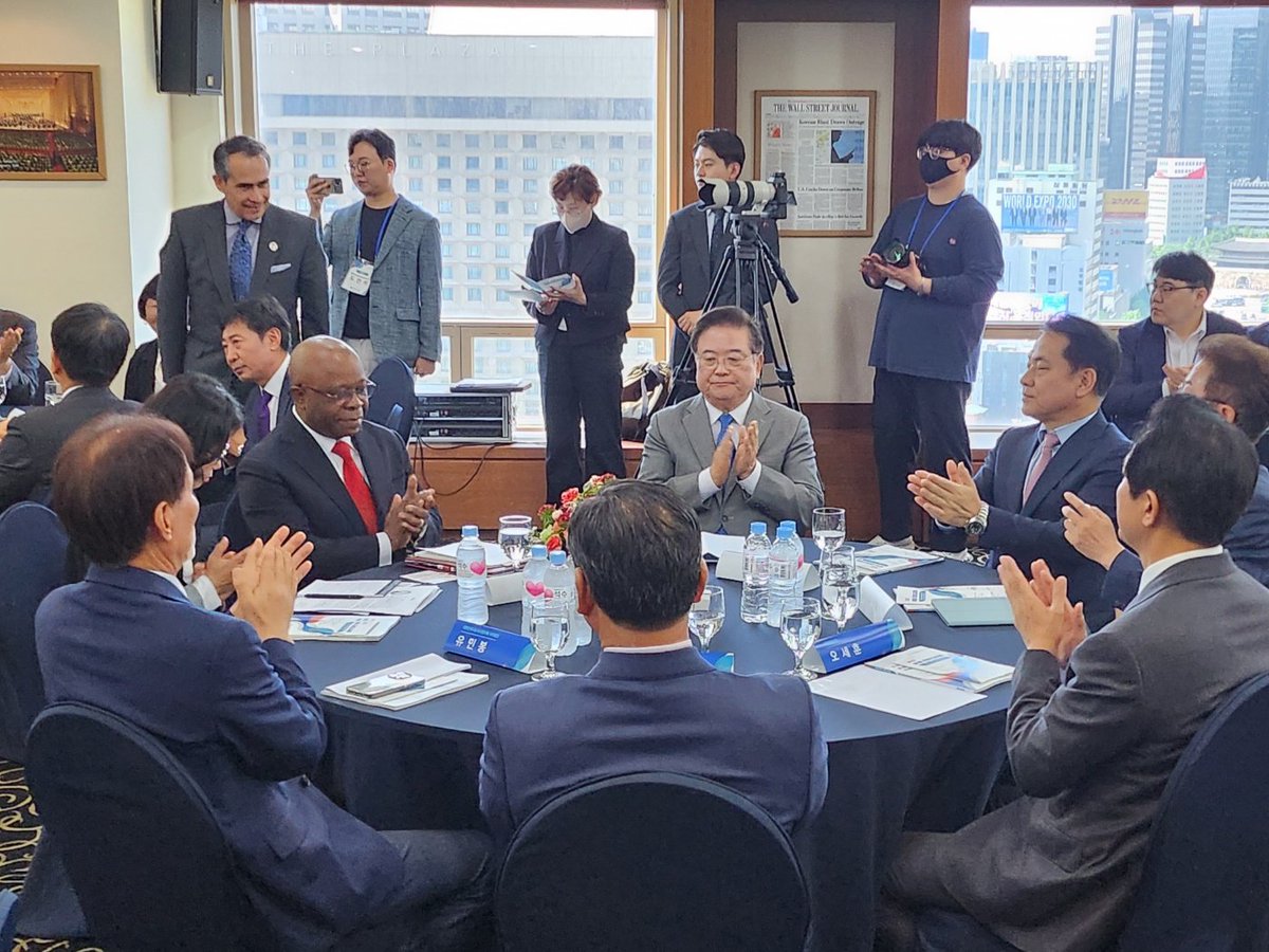 DipcorpsKorea's tweet photo. We are happy to announce that on May 19, the MoU Signing Ceremony between Governors Association of 🇰🇷 #GAROK and Council of Diplomatic Corps was held. https://t.co/HlLAVoBruN