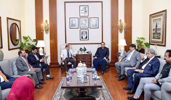 TFPBetterment's tweet photo. آپ کی معلومات کے کیئے عرض ہے۔
سندھ میں پی پی پی کی حکومت ہے۔
بلوچستان میں بلوچستان عوامی پارٹی کی حکومت ہے۔
پنجاب اور کے پی کے میں نگران حکومت ہے۔
پاکستان پیپلز پارٹی پی ڈی ایم کا حصہ نہیں صرف پی ڈی ایم حکومت کی اتحادی ہے۔
#ThinkForPakistan
3/6 https://t.co/QZz2IVzOUX