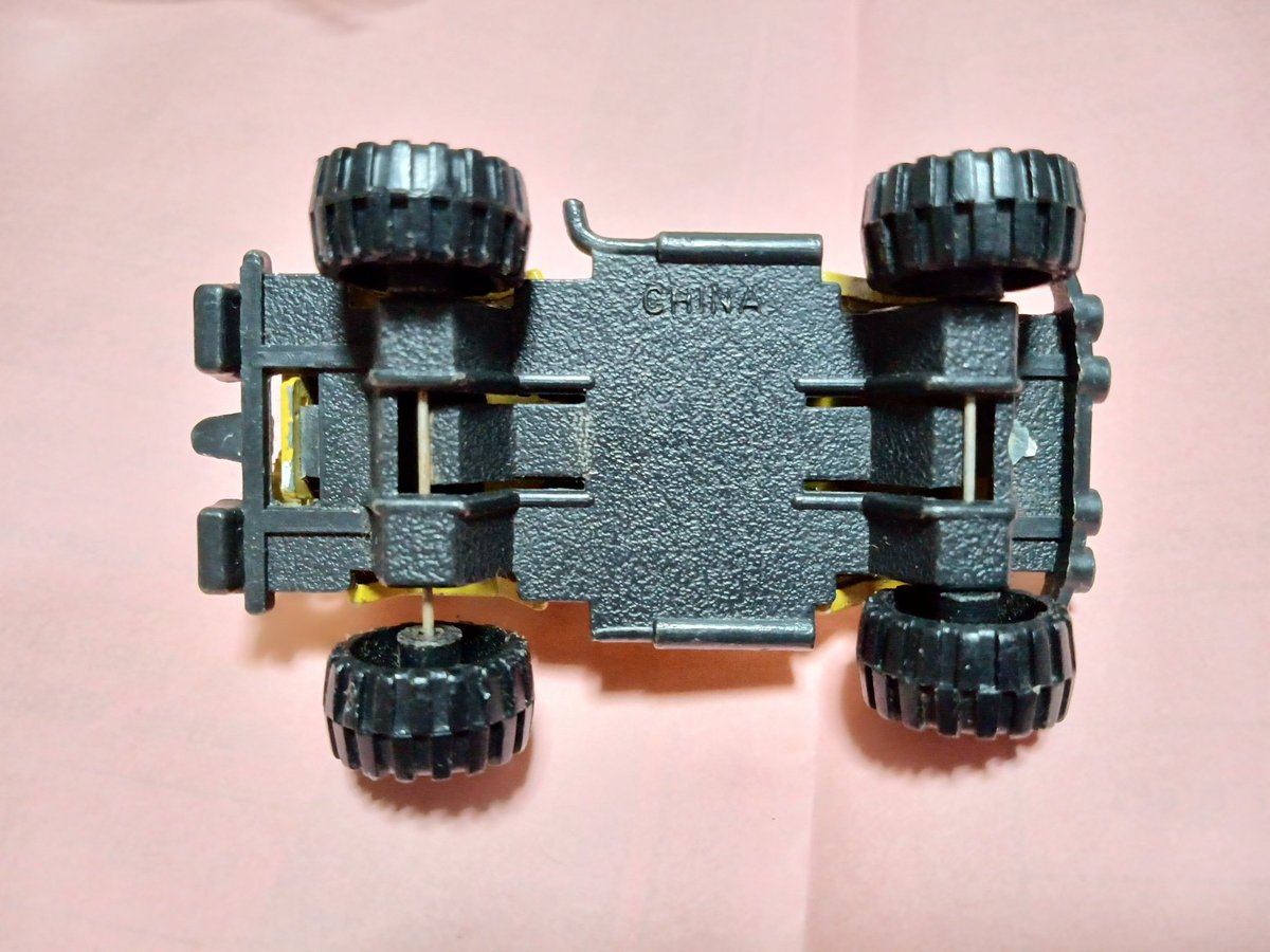 TC343mi_ni_car's tweet photo. FAIE
#TOYOTA #LANDCRUISER 40
*前面の「カンガルーバンパー」と「排気口(片側)」が欠損
*ドア部分シール剥がされた所に前の持ち主の名前が書かれてるので隠してます
#チープミニカー #ミニカー
#faie #フェイエ
(2021/11/10 秋月) https://t.co/4Hum1qQSh2