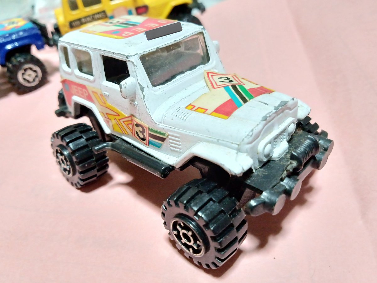 TC343mi_ni_car's tweet photo. FAIE
#TOYOTA #LANDCRUISER 40
*前面の「カンガルーバンパー」が欠損
*屋根部分に前の持ち主の名前が書かれてるので隠してます
*ランクルなのにシールにはJEEP…
#チープミニカー #ミニカー
#faie #フェイエ
(2021/11/10 秋月) https://t.co/nu2h9mqvje