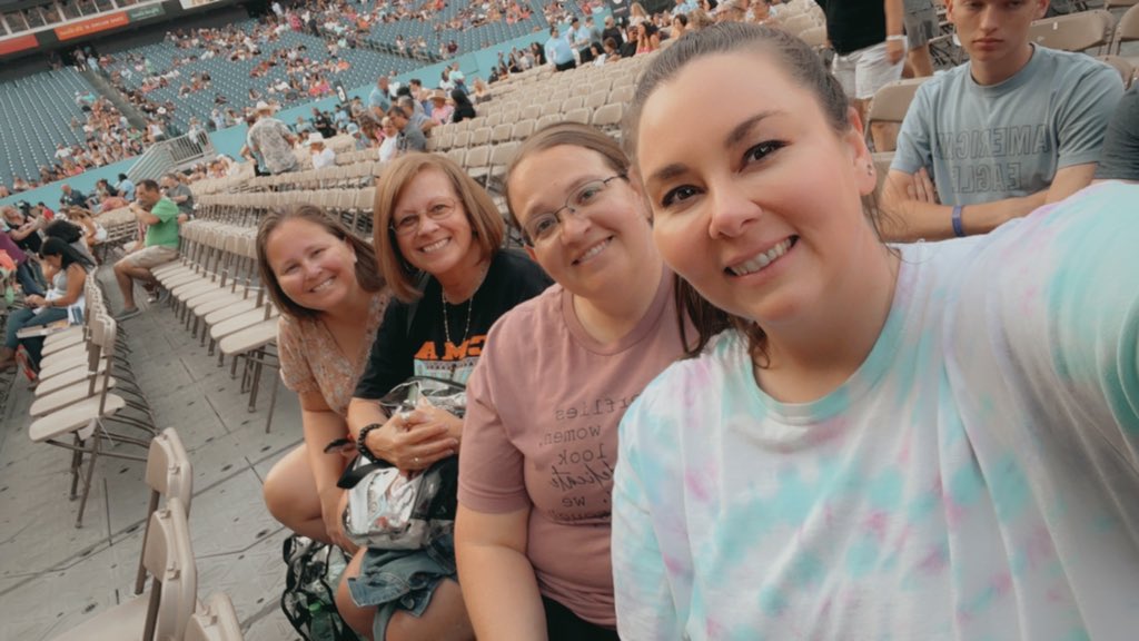 Elizabeth Keeter tweet media