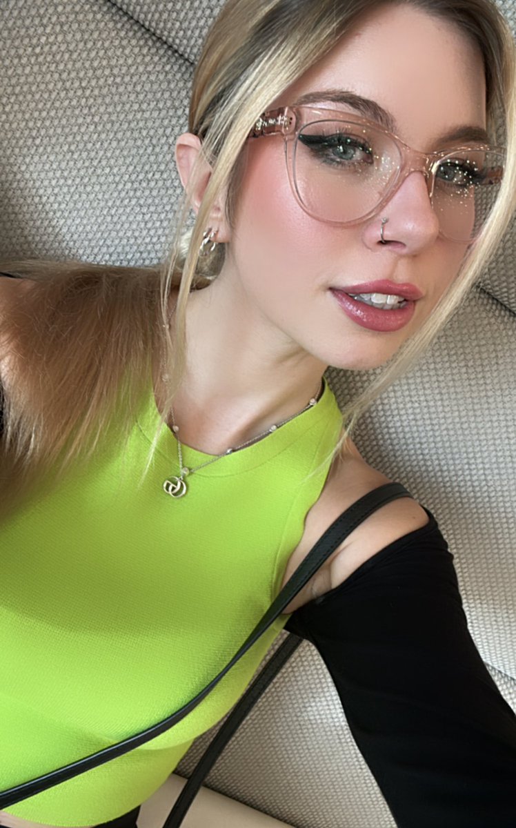 Dessyy on Twitter "Whatβs your favourite colour? π"
