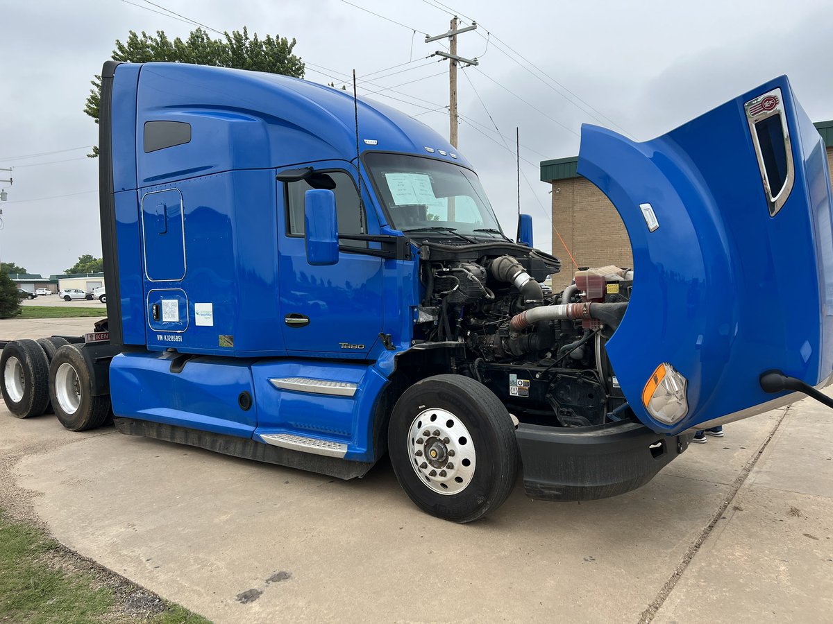 SCCCLiberalKS's tweet photo. A commitment to the community! The partnership between @SCCCLiberalKS and @NationalCI continues to grow! Thank you so much to National Carriers for the donation of the truck for the CDL program! #scccsaints #gosaints #drivenci https://t.co/bmmayMpCgm