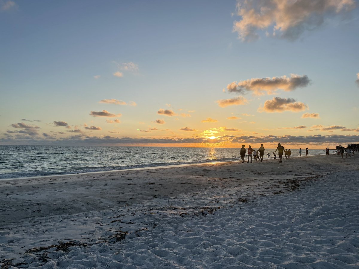 What a beautiful way to end the day! Eclipsed 12k steps to end day 2 of Summit Surfer Challenge! #livefree #summitsurferchallenge