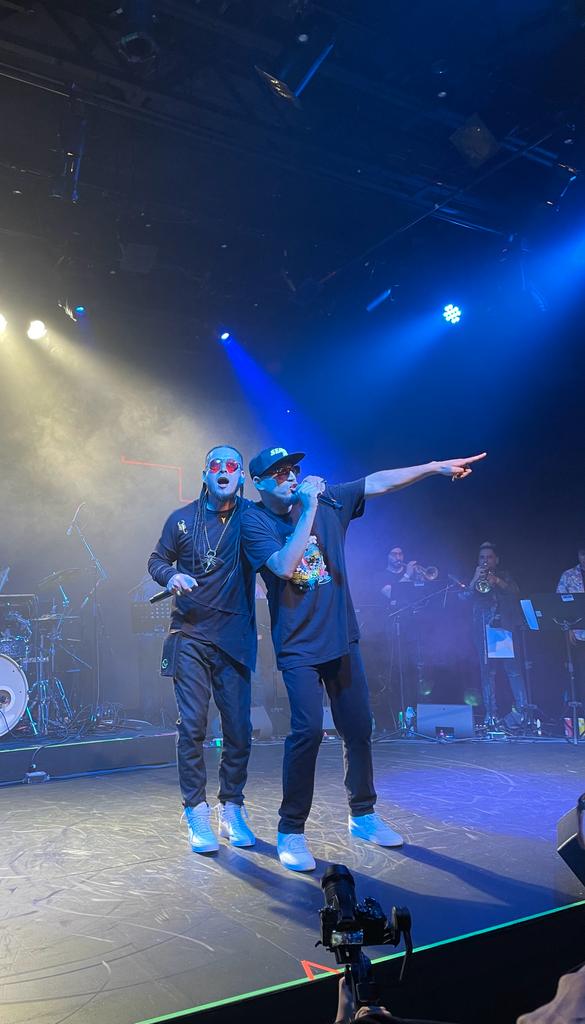 unpluggednewsmx's tweet photo. Ayer estuvimos presentes en el #JazzAndFlow, un evento lleno de rimas, improvisaciones y freestyle a cargo de de #SerkoFu, #AriannaPuello, #Skiper y #JonyBeltran, entre más invitados especiales, que encendió el @LunarioMx 🔥
Gracias a @ocesa por la invitación https://t.co/w17XeuTTpC