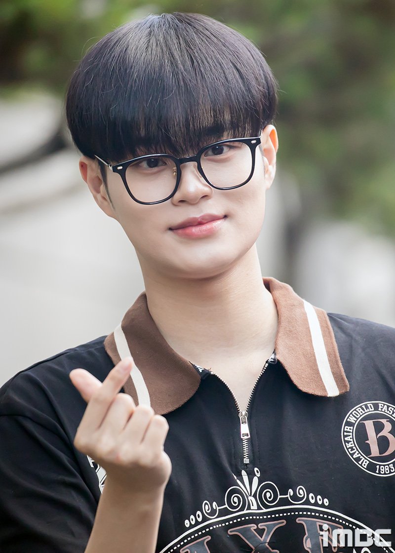 imbcenews's tweet photo. AB6IX 이대휘, 닥터 아라레 나야나~ #AB6IX #에이비식스 #이대휘 [iMBC 직찍]
https://t.co/AtUYZ8yzDW https://t.co/a2JNXHh3wQ