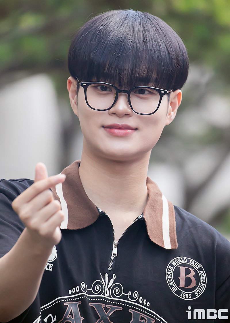 imbcenews's tweet photo. AB6IX 이대휘, 닥터 아라레 나야나~ #AB6IX #에이비식스 #이대휘 [iMBC 직찍]
https://t.co/AtUYZ8yzDW https://t.co/a2JNXHh3wQ