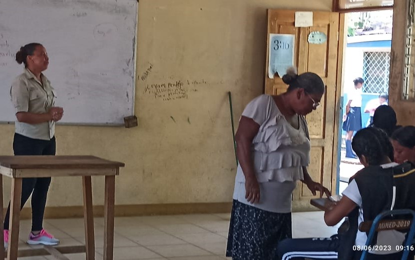 MarenaNicaragua's tweet image. En el Instituto Nacional 11 de septiembre #INOS, en la Costa Caribe Norte, impartimos capacitación sobre la importancia, manejo y establecimiento de viveros forestales y frutales.

#VerdeQueTeQuieroVerde
#AmorAlaMadreTierra
#Nicaragua
#MARENA