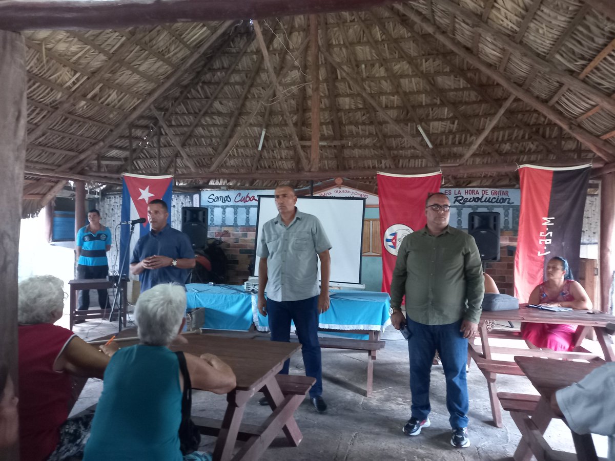 LorenzoOsbel's tweet photo. Continúan los intercambios con la población en los Consejos Populares y esta noche se hizo en Patria #IslaDeLaJuventud #Cuba #SentirPinero https://t.co/nwHELoMd0D