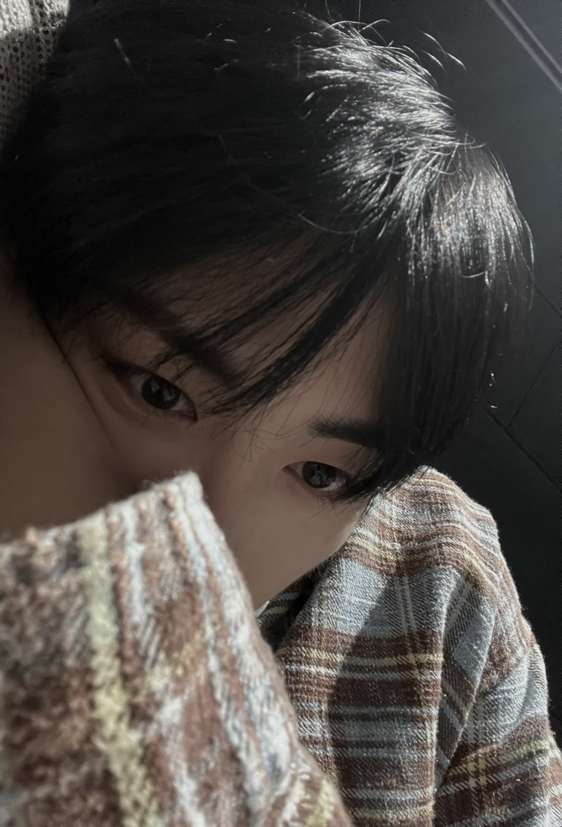 BOYNEXTDOOR_twt's tweet photo. 안녕하세요 여러분 잘 잤어요? 
저는 자다가 더워서 몇 번 깼어요ㅜㅜ🙀🙀
여러분은 잘 잤길 바라요 🙇
오늘도 어김없이 사랑해요 🫶🫶🫶

#BOYNEXTDOOR #태산 https://t.co/NiLqKWjJDB