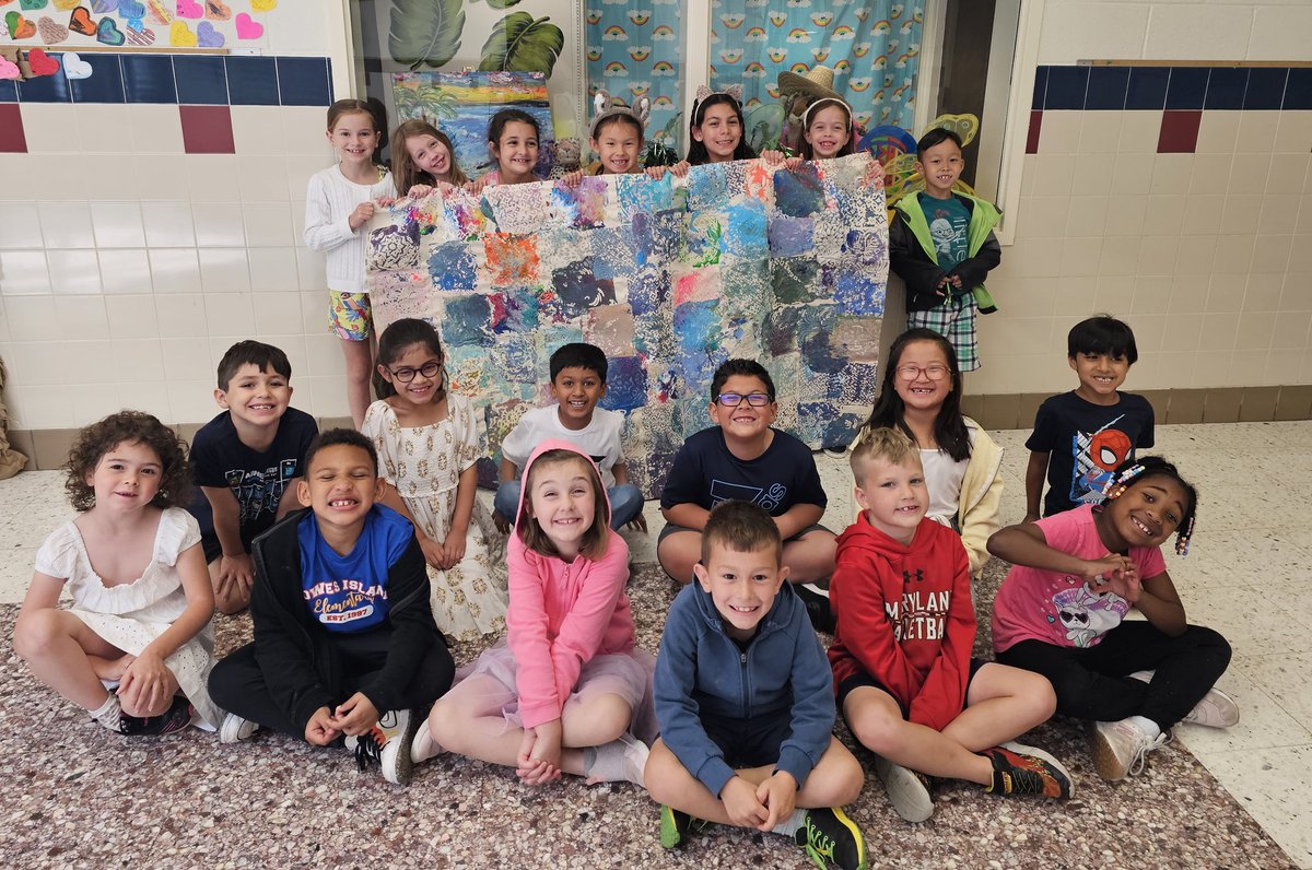 elle_halliday's tweet photo. #arts4peace2023 worked with my 1st grade to create a peace quilt โ๏ธ โฎ๏ธ ๐ ๐๐ป I'm so proud of their collaboration! #SpottedAtLow @LowesIslandElem https://t.co/a4IBXJEsrB