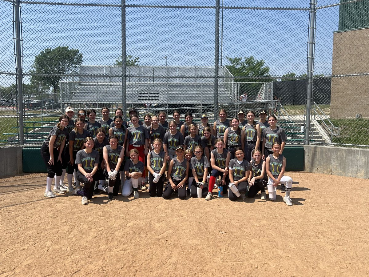 mwestsoftball's tweet photo. And that’s a wrap! MW Softball’s 16th Annual Summer Camp…and what a GREAT camp it was. So impressed with the effort, excitement and talent!
#ourfutureisbright #MWSoftball🖤💚🥎 https://t.co/xHquvT6Ue1