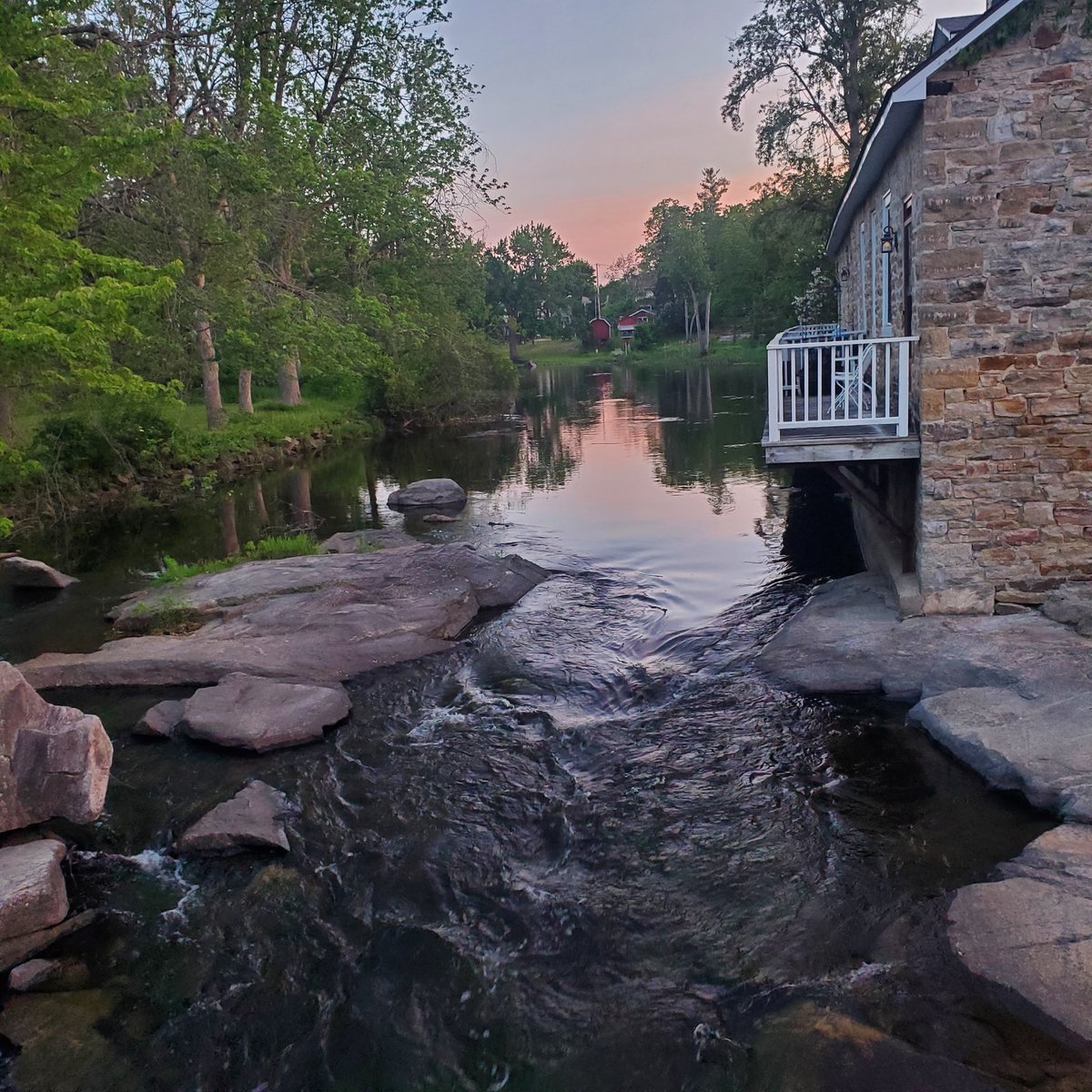 MioMaio2's tweet photo. Beautiful early summer in Perth Ontario #Perth #Ontario #OttawaValley #StewartPark #dusk #PerthOntario #June2023 https://t.co/zTRt5bIEDZ