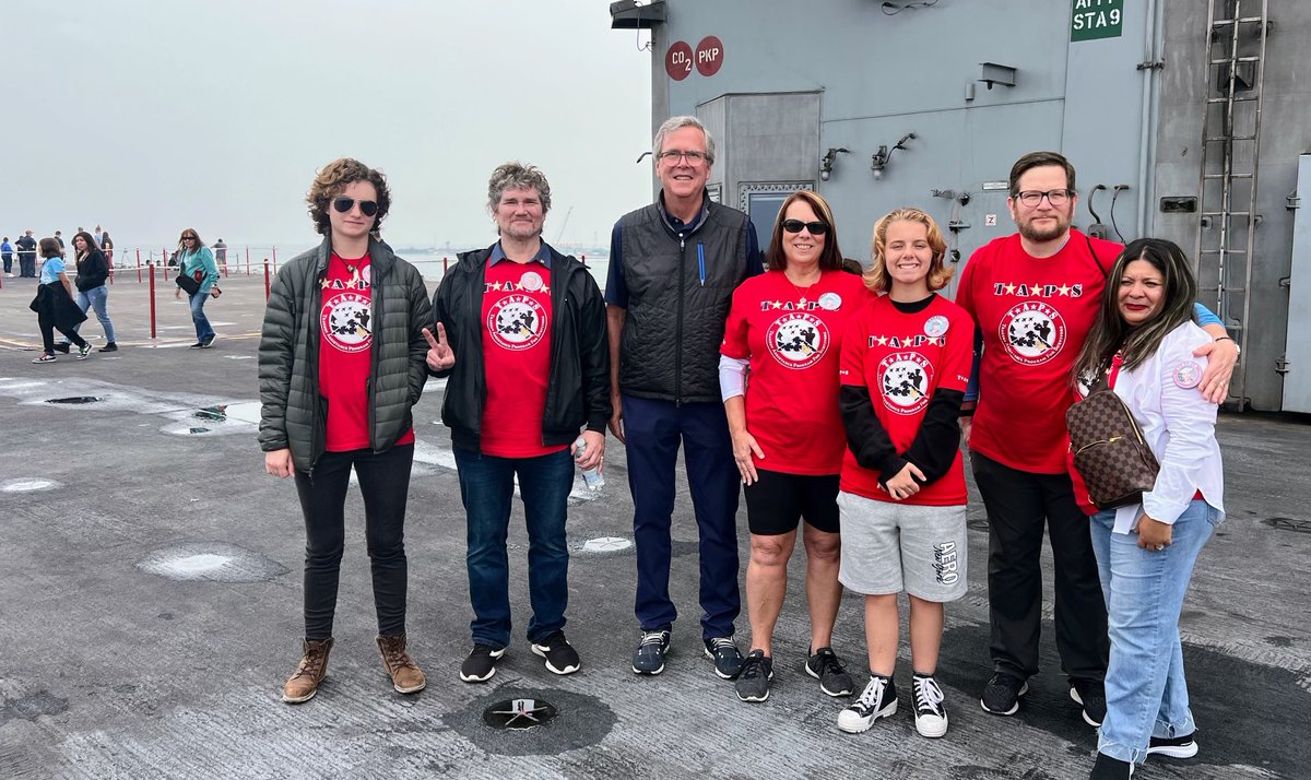 USS George H.W. Bush (CVN 77) welcomed surviving military families from #TAPS onboard for their friends & family day! What an honor to see our @USNavy’s sailors at work! Thanks to CAPT Pollard & crew for an amazing cruise! It was also wonderful to meet @JebBush & family!🇺🇸❤️⚓️