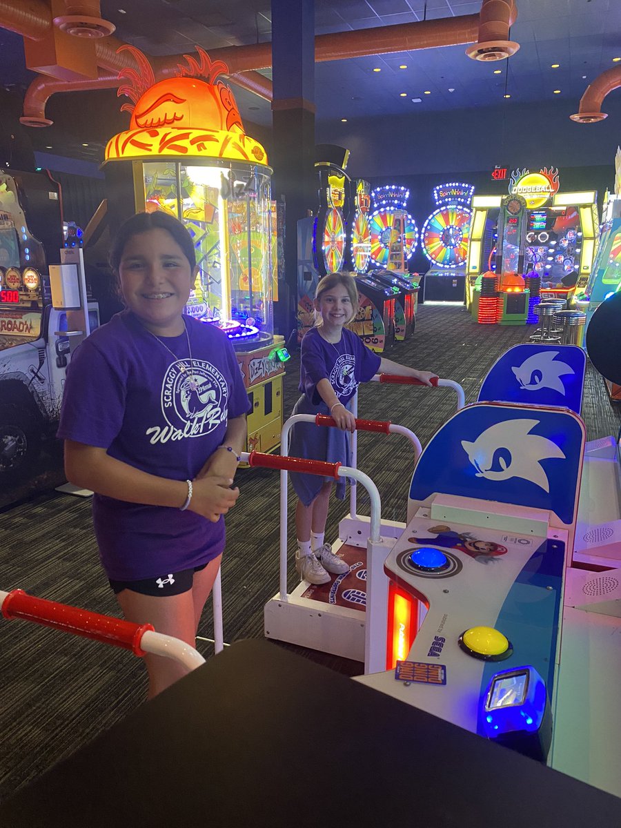 AmyLaverty16's tweet photo. Our fifth grade students had a blast at Dave and Busters today! https://t.co/zRpiVOUNBM
