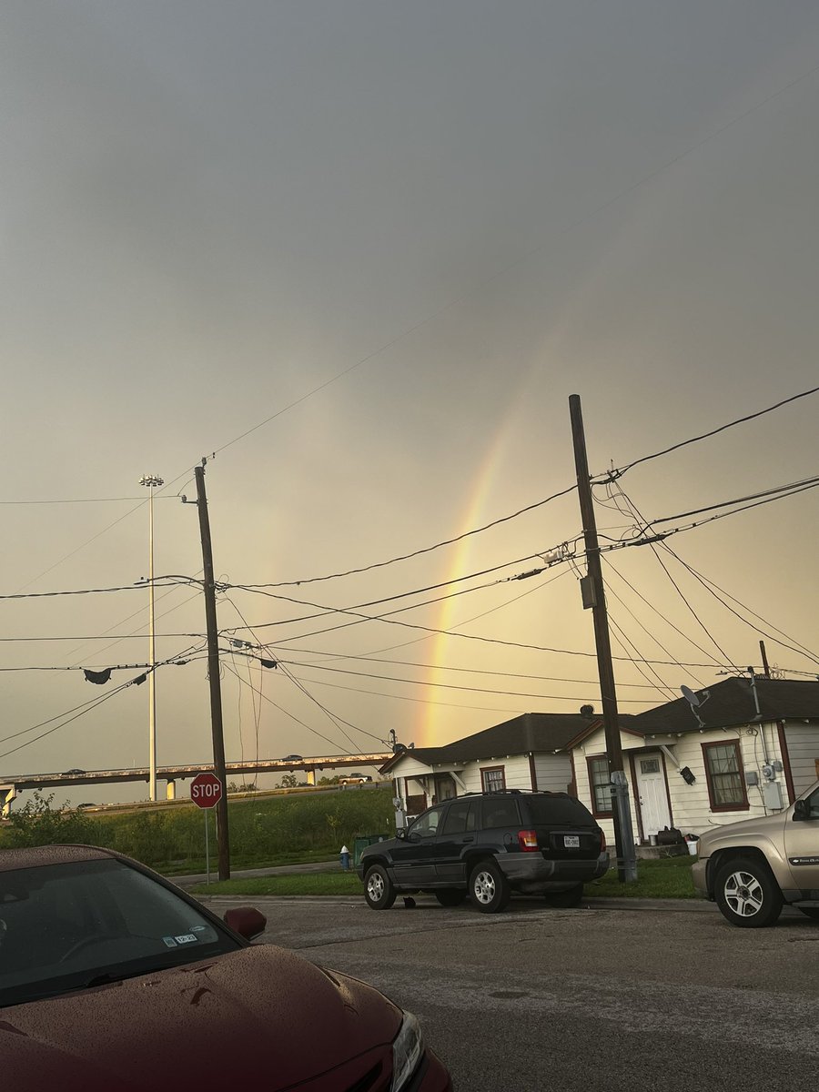 NaturallyNissy_'s tweet photo. @TravisABC13 Double rainbow third ward https://t.co/Y3YgJE4uZ6