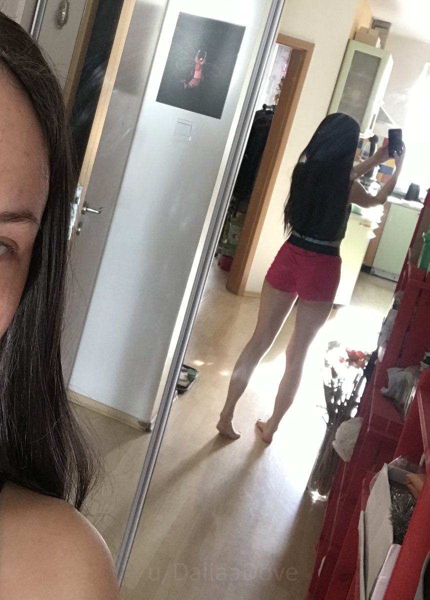 dalia_dove's tweet photo. Let me be your sunshine💅✨ 
#legs #feetgodess #queen #slay #Feetfettish #feetconetnt #قدم https://t.co/UaJHeZHl3t