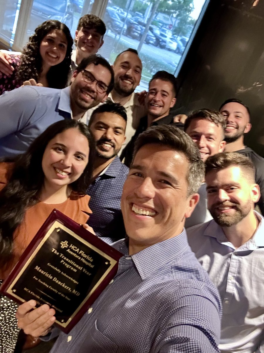 Humbled with the recognition as the 2023 teaching faculty of the year for the Transitional Year @hcafloridahealthcare @hca_gme #aventurahospital #blessed 

#chesttrainees @accpchest @acpflchapter @acpimphysicians @sccmcriticalcare @atscommunity @atsearlycareer