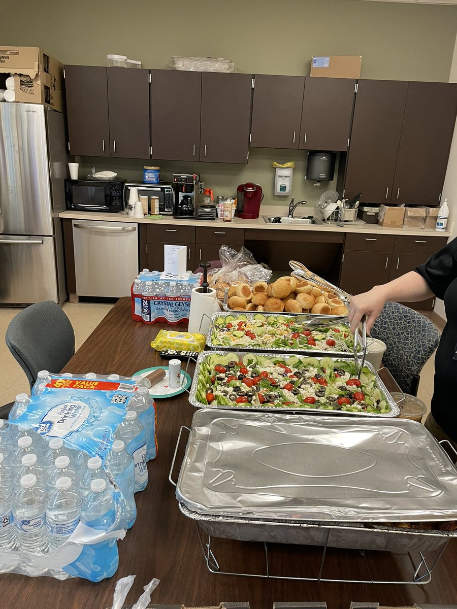 SheriffHCSO's tweet photo. Huge shutout to United Grocery Outlet and The Grafted Olive for this AMAZING meal today!!! Wow, what a wonderful surprise!!! Thank you to both for your tremendous support!!! #amazingfood #weloveourcommunity #thankyou https://t.co/QLvxFOxPda