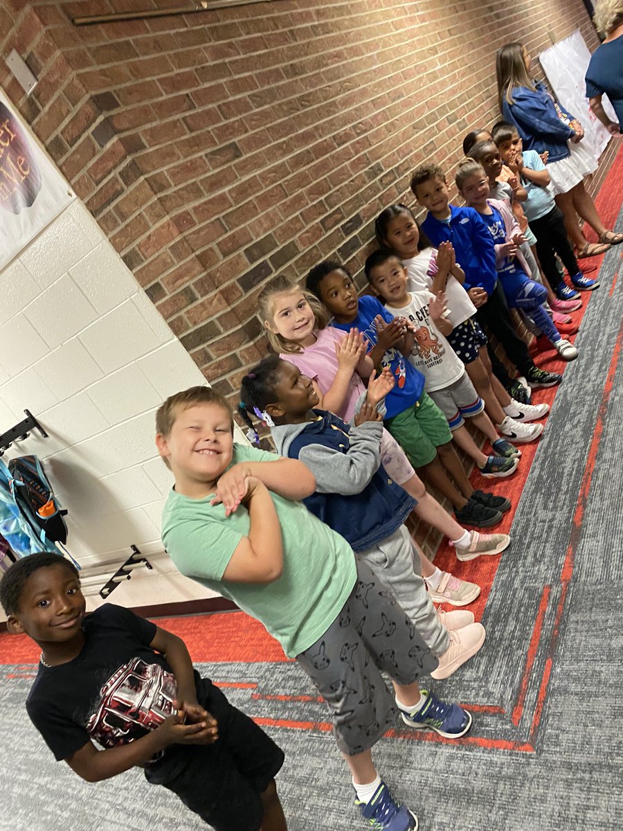michalgut's tweet photo. Congratulations to our beloved Book Buddies today! 🎉🥰🐾🎓 @hillerwildcats #wearelamphere https://t.co/yQgrtBcqKr
