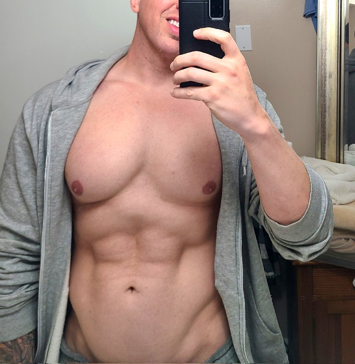 OFAndremeda's tweet photo. I think you'd look better on your knees 😇

.
#onlyfans #onlyfan #6pack #abs #vlines #physique #mensonlyfans #sexy #sexymodel #mensmodel #pecs #model #hotguys https://t.co/dHmdec1SDo